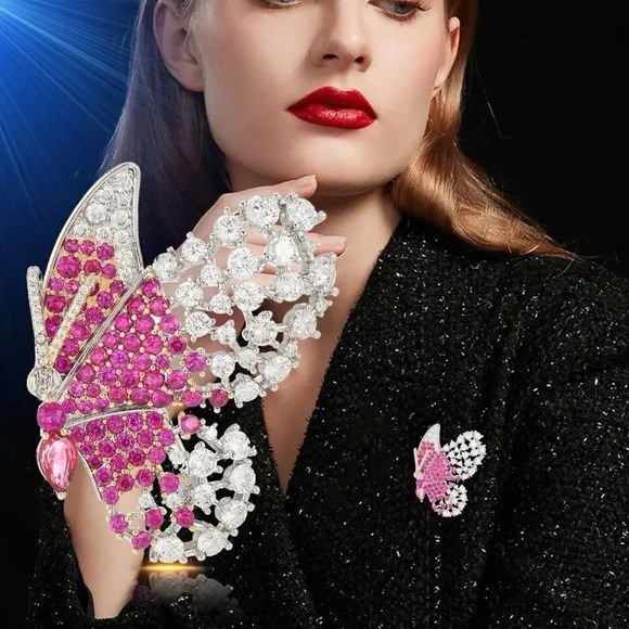 VQ Butterfly Brooch - Picture 2 of 7